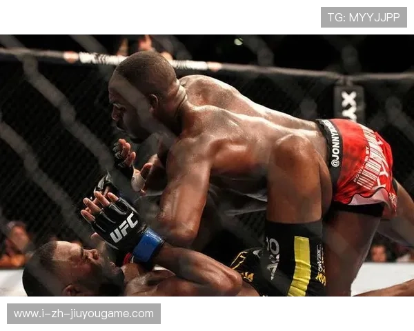 UFC铁山靠压制让对手窒息：极致力量与策略的完美结合